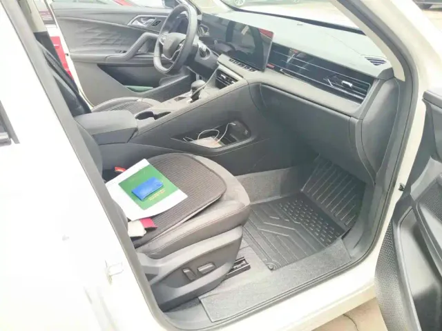 Roewe D5X DMH — Фото автомобиля 13