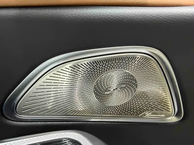 Mercedes-Benz E-Class — Фото автомобиля 12
