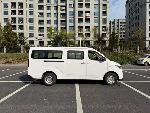 Wuling Yangguang — Фото автомобиля 4