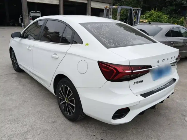 Roewe i5 — Фото автомобиля 4