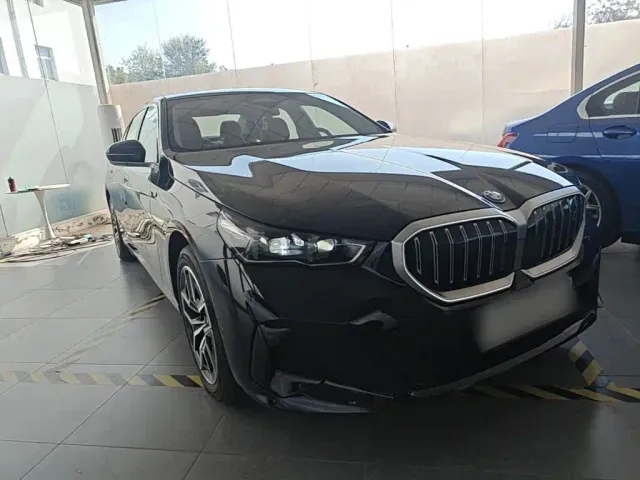 BMW i5 — Фото автомобиля 3
