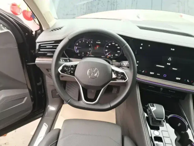 Volkswagen Touareg — Фото автомобиля 10