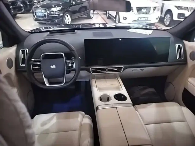 Li Auto L7 — Фото автомобиля 9