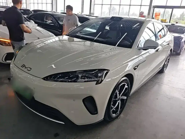 Фотография автомобиля — BYD Seal 07 DM-i