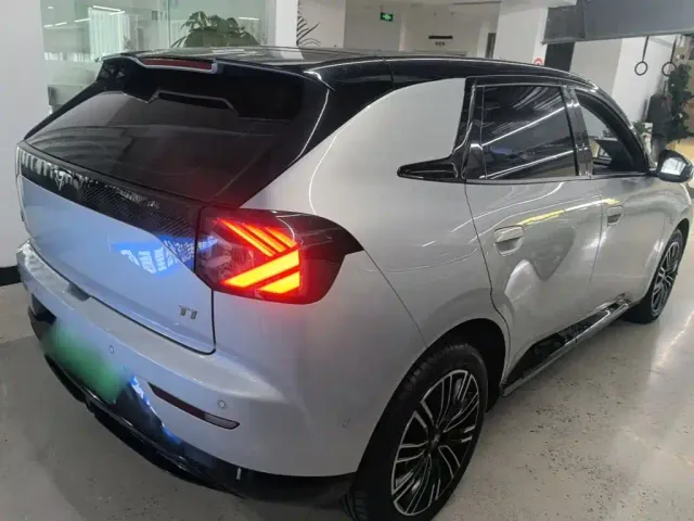 ARCFOX Arcfox T1 2025 Base Model — Фото автомобиля 6