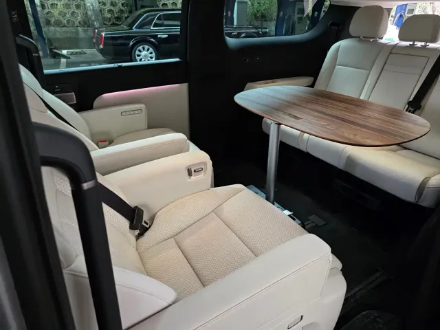 Li Auto MEGA — Фото автомобиля 17