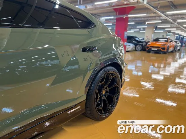 Lamborghini Urus — Фото автомобиля 8