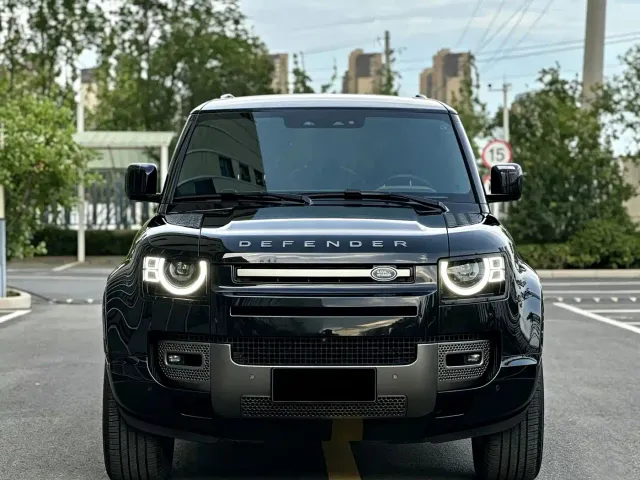 Land Rover Defender — Фото автомобиля 2
