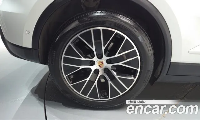 Porsche Macan Electric — Фото автомобиля 5