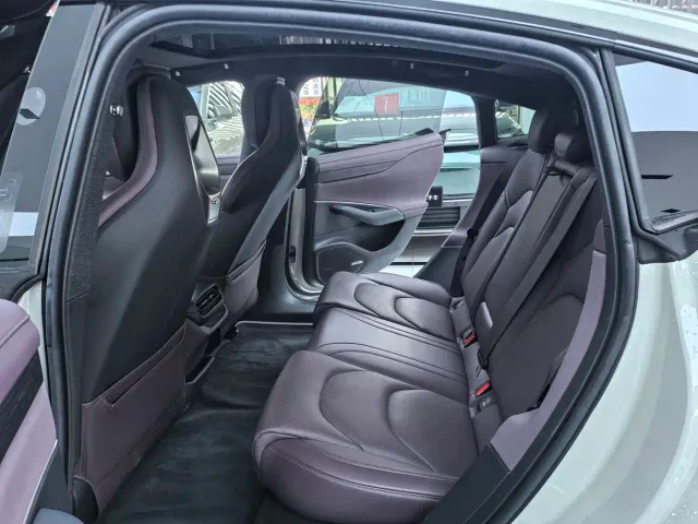 Xiaomi SU7 — Фото автомобиля 9