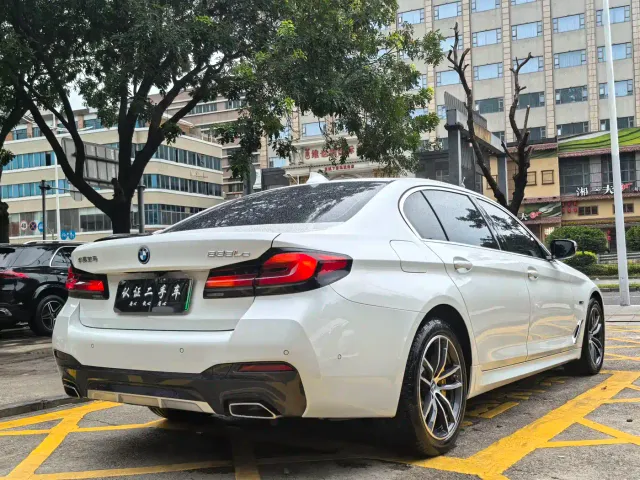 BMW 5 Series — Фото автомобиля 2