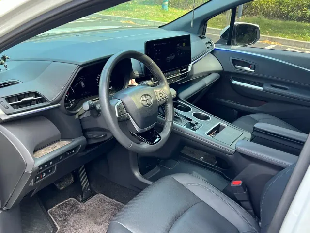 Toyota Sienna — Фото автомобиля 7