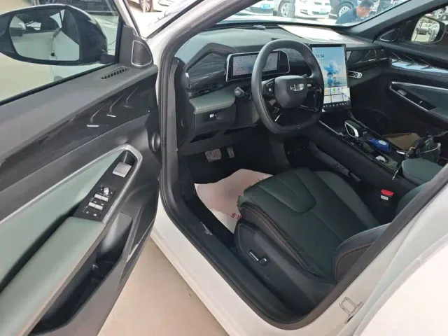 Geely Boyue — Фото автомобиля 11