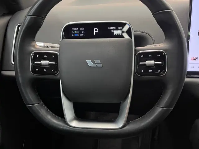 Li Auto L9 — Фото автомобиля 6