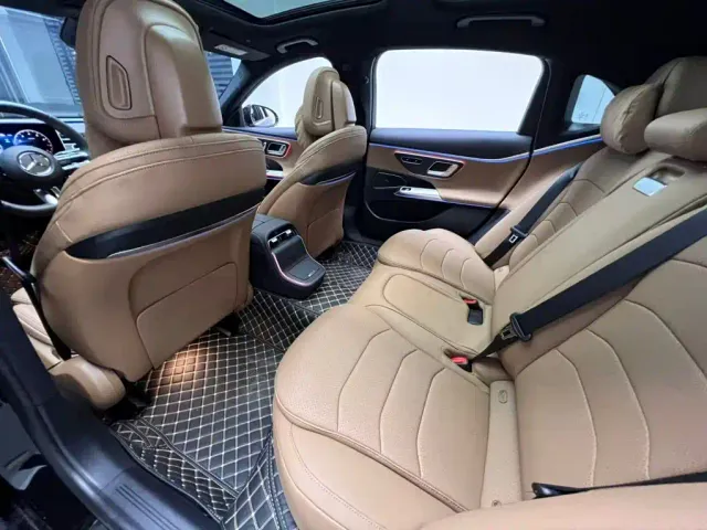 Mercedes-Benz E-Class — Фото автомобиля 13