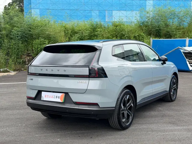 Volvo XC70 Plug-in Hybrid — Фото автомобиля 13