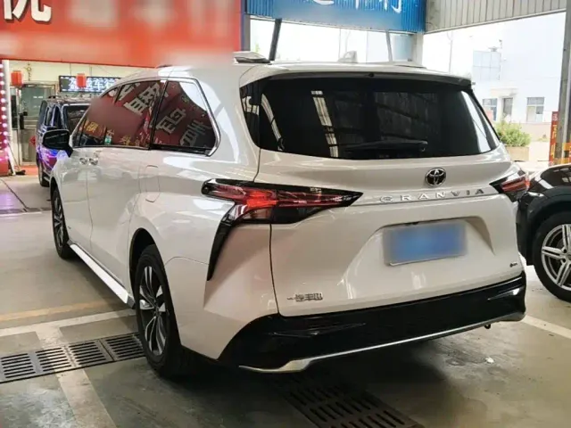 Toyota Granvia — Фото автомобиля 4
