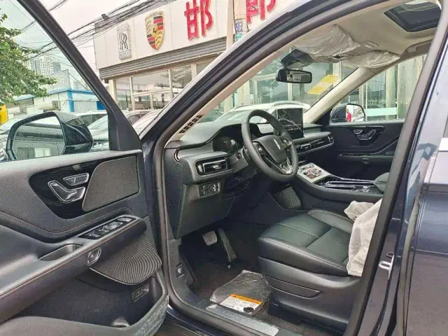 Lincoln Aviator — Фото автомобиля 5