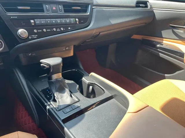 Lexus ES — Фото автомобиля 19