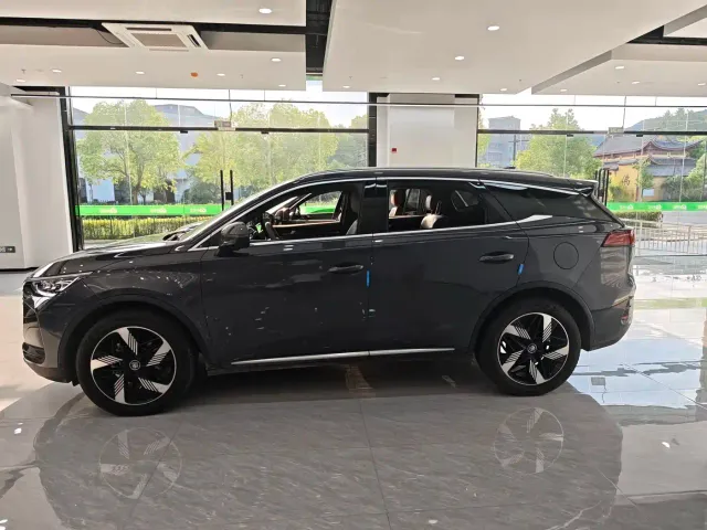 BYD Tang — Фото автомобиля 6