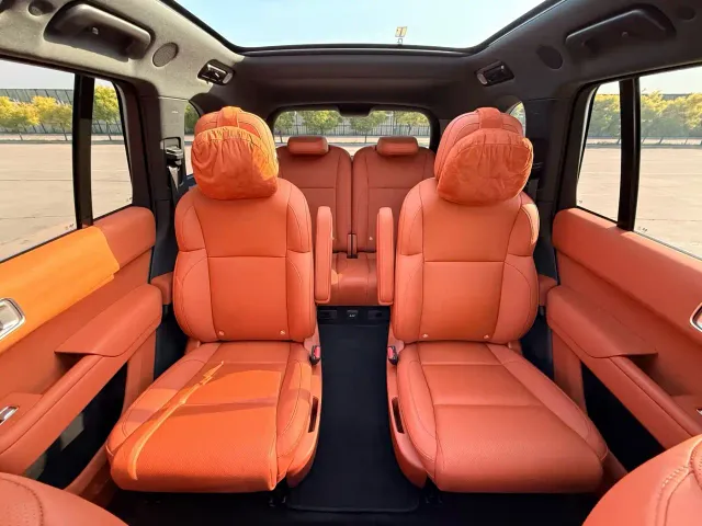 Li Auto L8 — Фото автомобиля 10