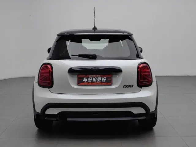 MINI MINI 2023 1.5T COOPER King's Cross Special Edition — Фото автомобиля 4