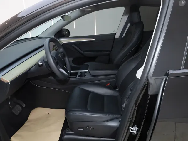 Tesla Model Y — Фото автомобиля 14