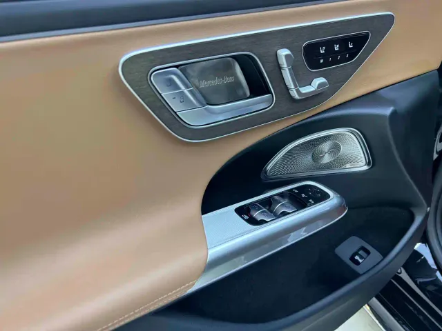 Mercedes-Benz E-Class — Фото автомобиля 15