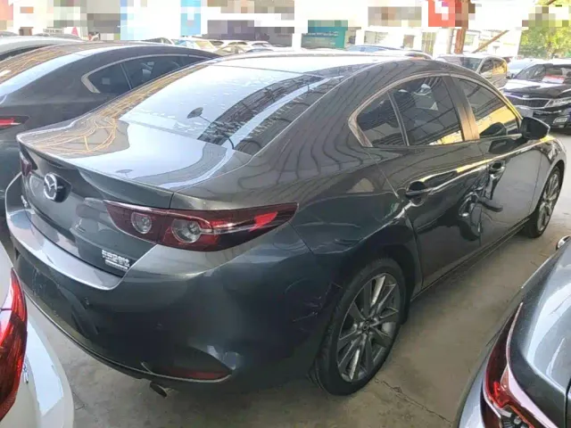 Mazda Axela — Фото автомобиля 6