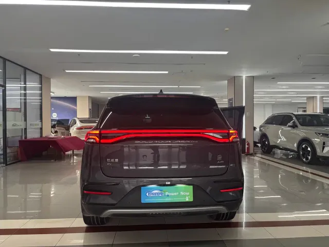 BYD Tang — Фото автомобиля 6