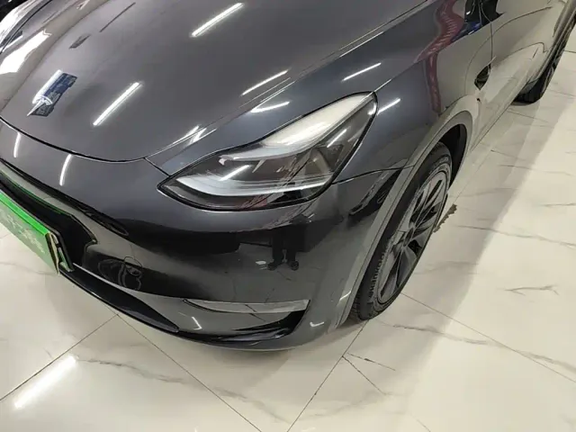 Tesla Model Y — Фото автомобиля 23