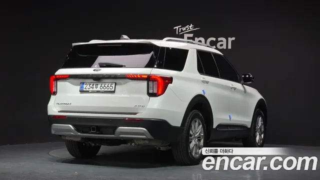 Ford Explorer — Фото автомобиля 2