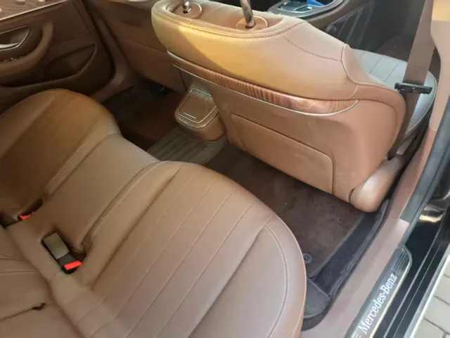 Mercedes-Benz E-Class — Фото автомобиля 5