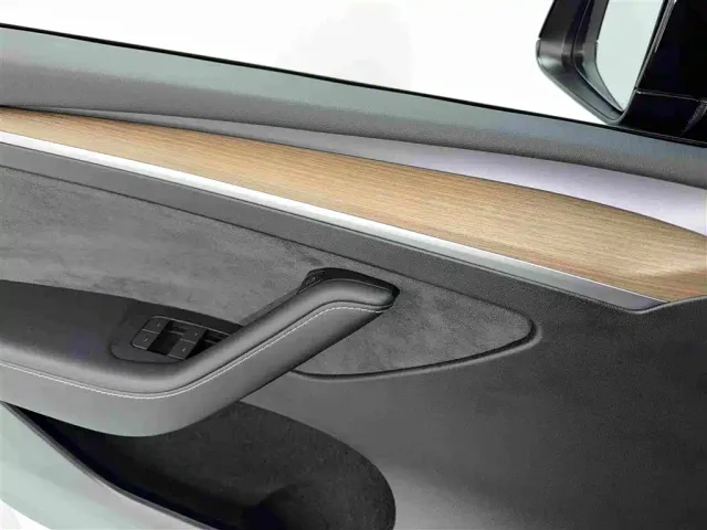 Tesla Model Y — Фото автомобиля 8