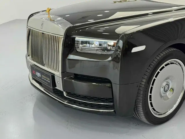 Rolls-Royce Phantom — Фото автомобиля 7