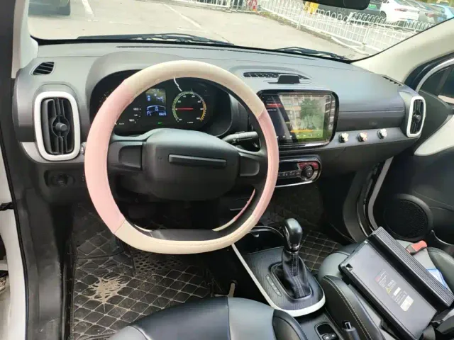 Roewe Clever — Фото автомобиля 9