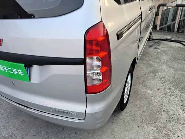 Wuling Hongguang V — Фото автомобиля 7
