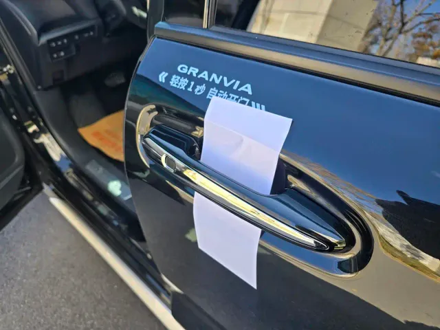 Toyota Granvia — Фото автомобиля 12
