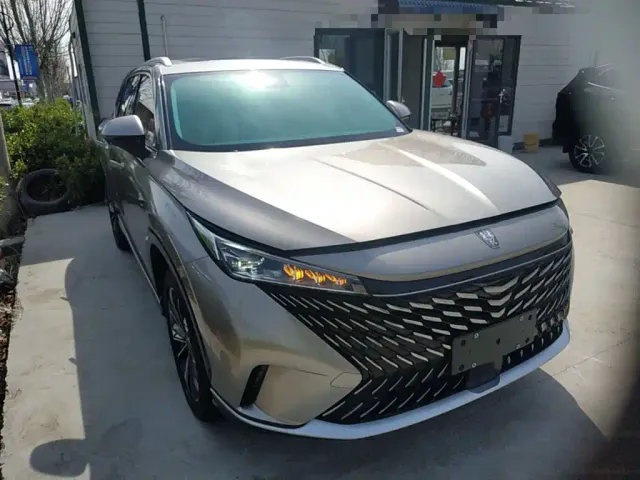 Roewe RX5 — Фото автомобиля 3