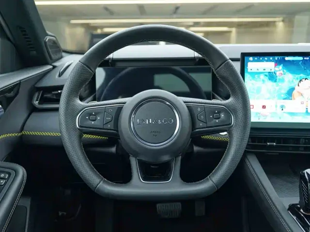Lynk & Co 03 — Фото автомобиля 16