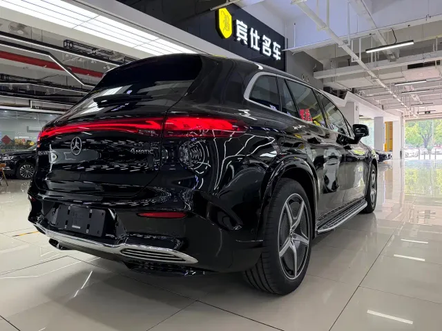 Mercedes-Benz EQS SUV — Фото автомобиля 3