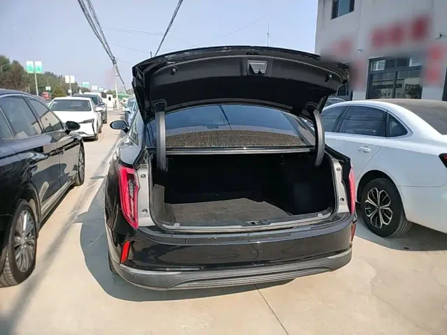 Hongqi E-QM5 — Фото автомобиля 18