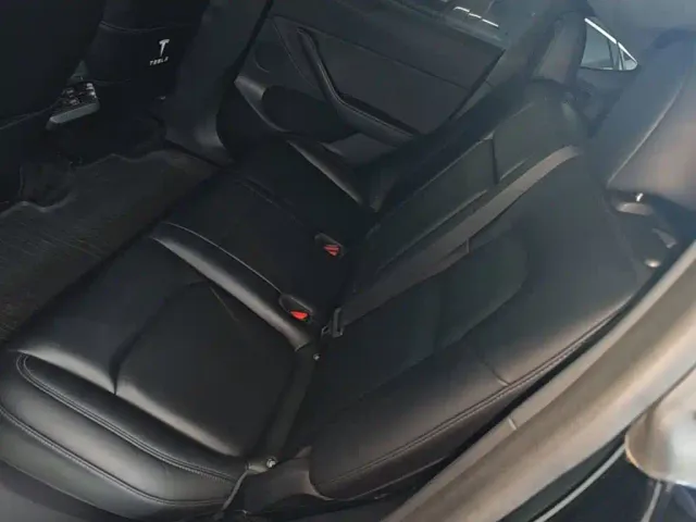 Tesla Model Y — Фото автомобиля 16
