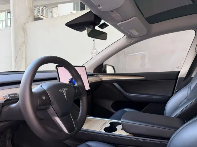 Tesla Model Y — Фото автомобиля 14