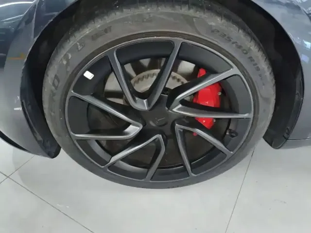 Tesla Model 3 — Фото автомобиля 24