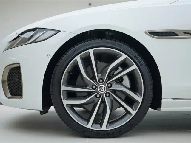 Jaguar XFL — Фото автомобиля 15