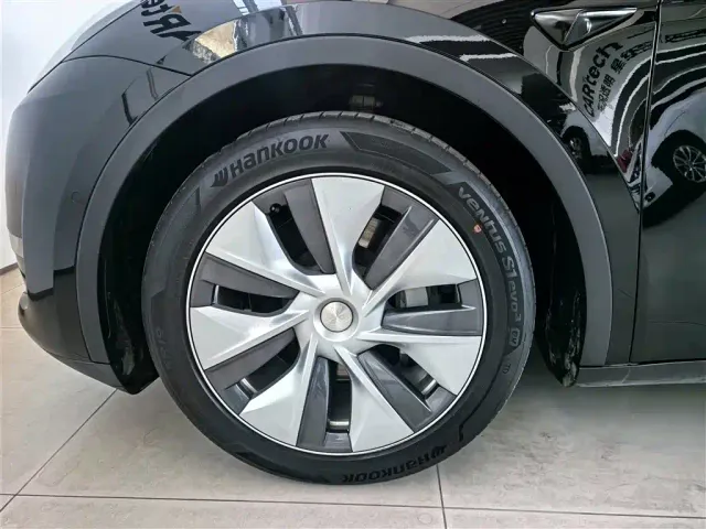 Tesla Model Y — Фото автомобиля 7