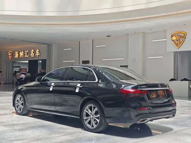 Mercedes-Benz E-Class — Фото автомобиля 3