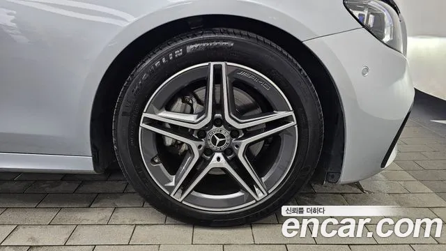 Mercedes-Benz E-Class — Фото автомобиля 19