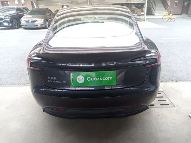 Tesla Model 3 — Фото автомобиля 5
